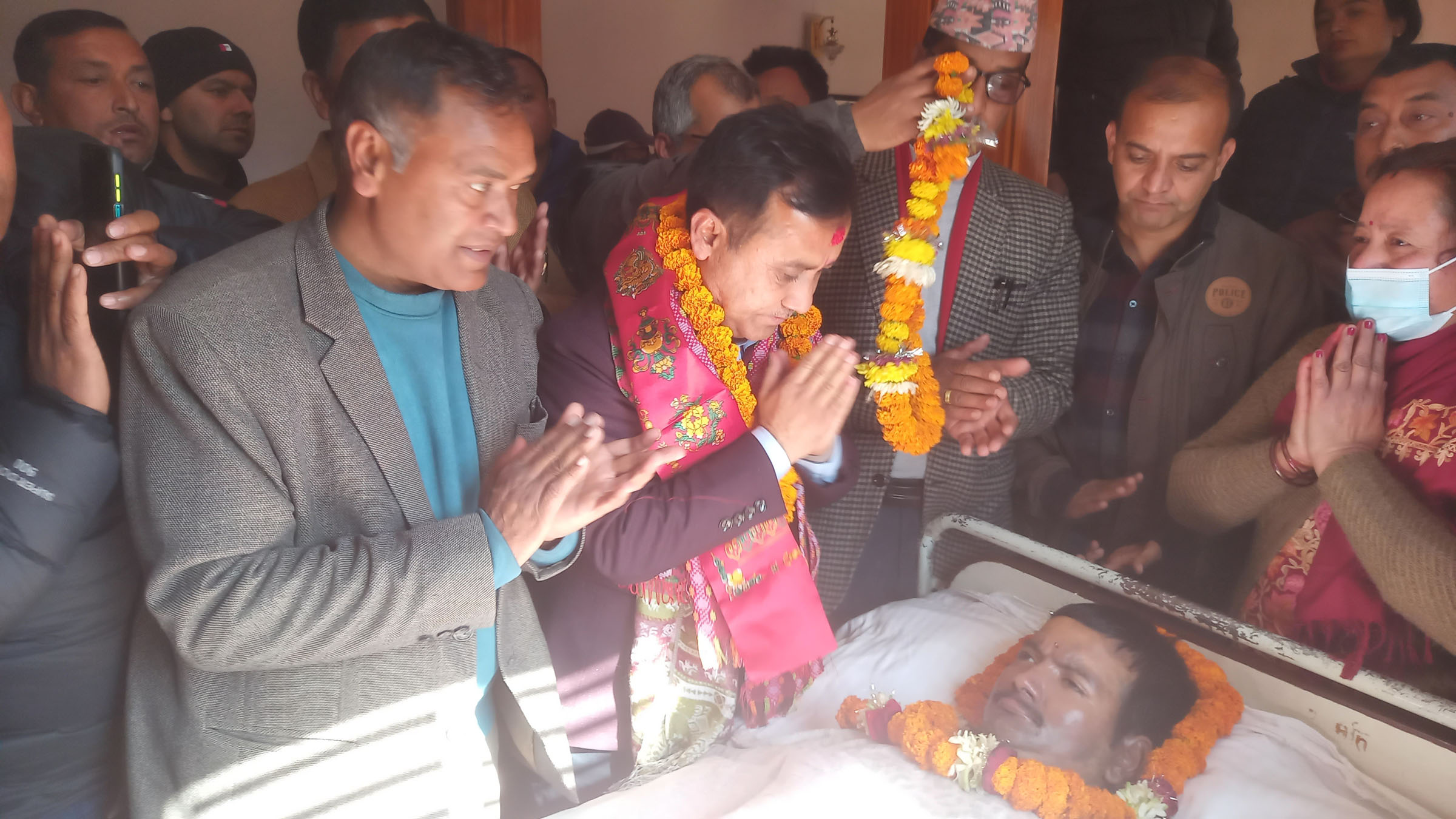नवनिर्वाचित महामन्त्री शर्माद्वारा सशस्त्र द्वन्द्वका घाइतेलाई सम्मान
