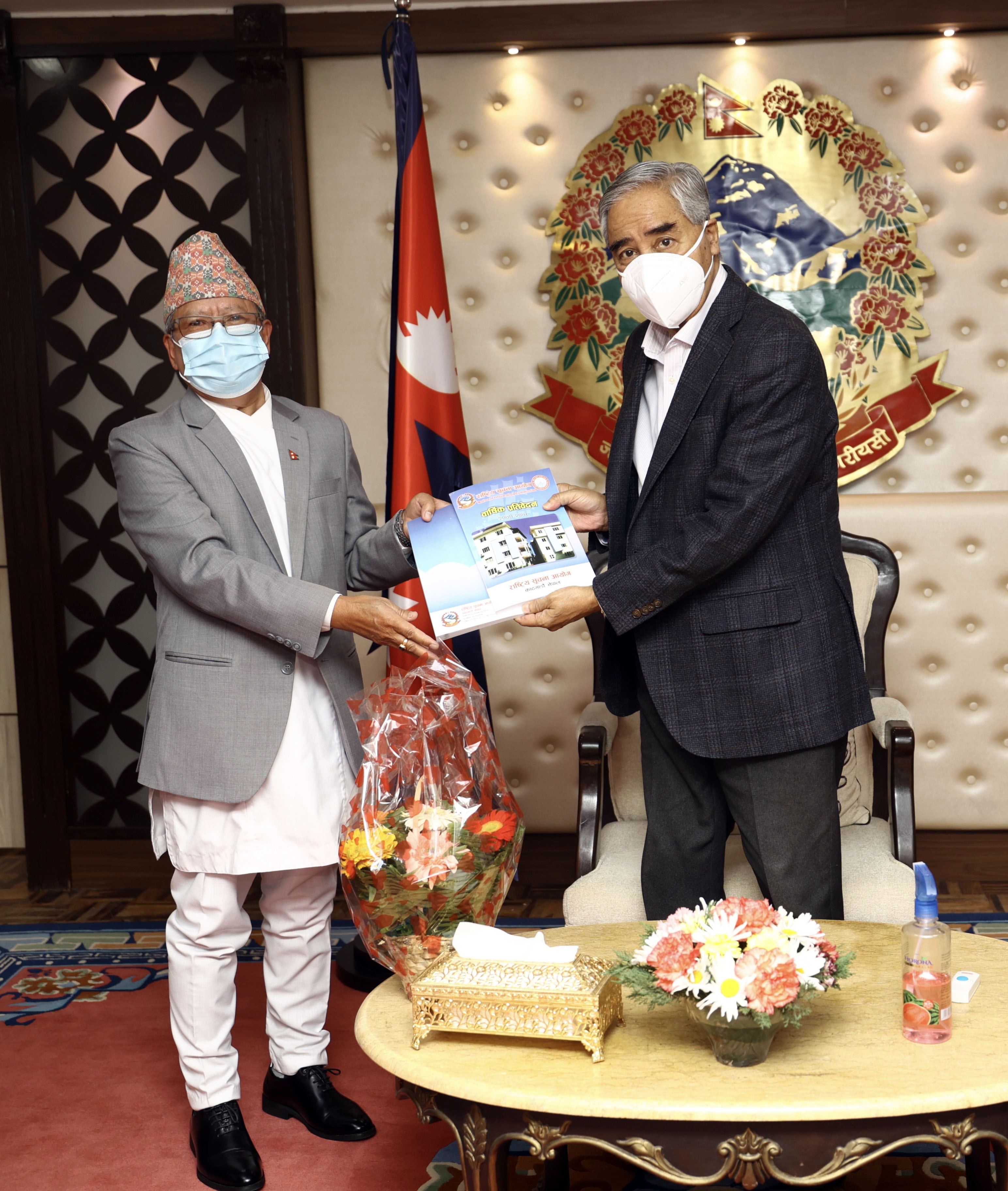 प्रधानमन्त्रीसमक्ष सूचना आयोगको वार्षिक प्रतिवेदन पेश