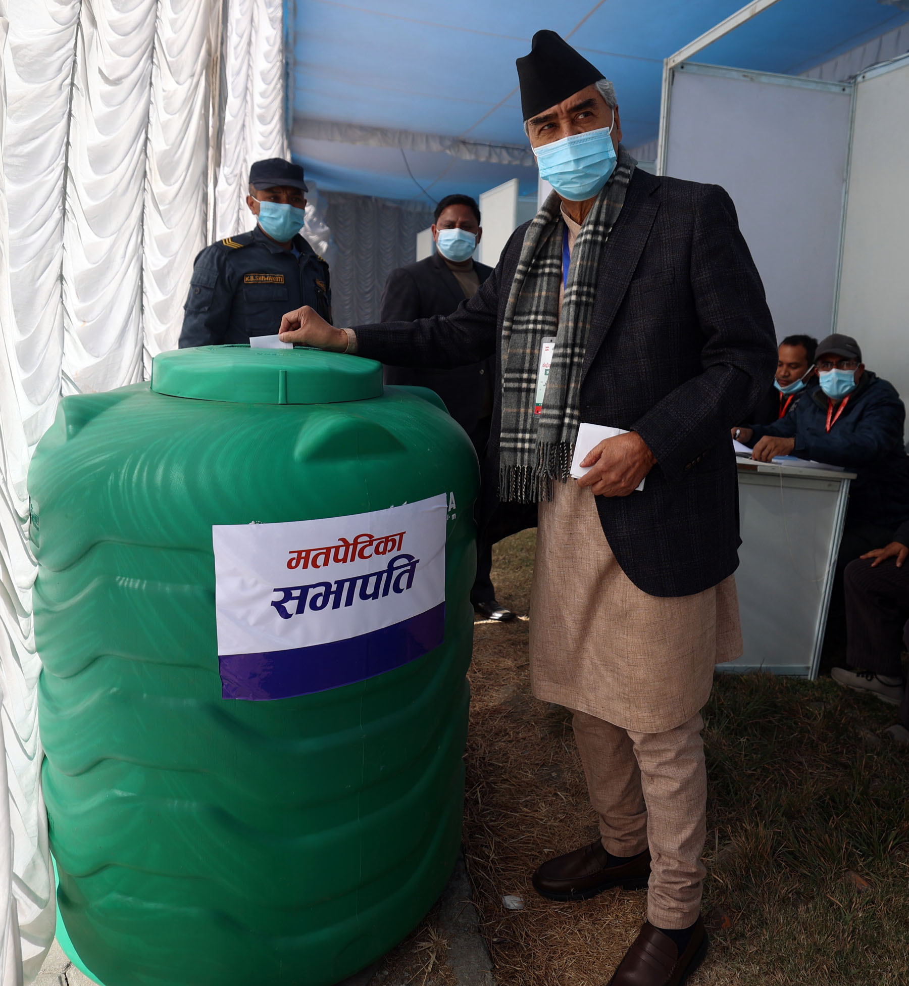 नेपाली काँग्रेसको १४औँ महाधिवेशनमा सहभागी नेता तथा कार्यकर्ता: तस्विरमा आजको भृकुटिमण्डप