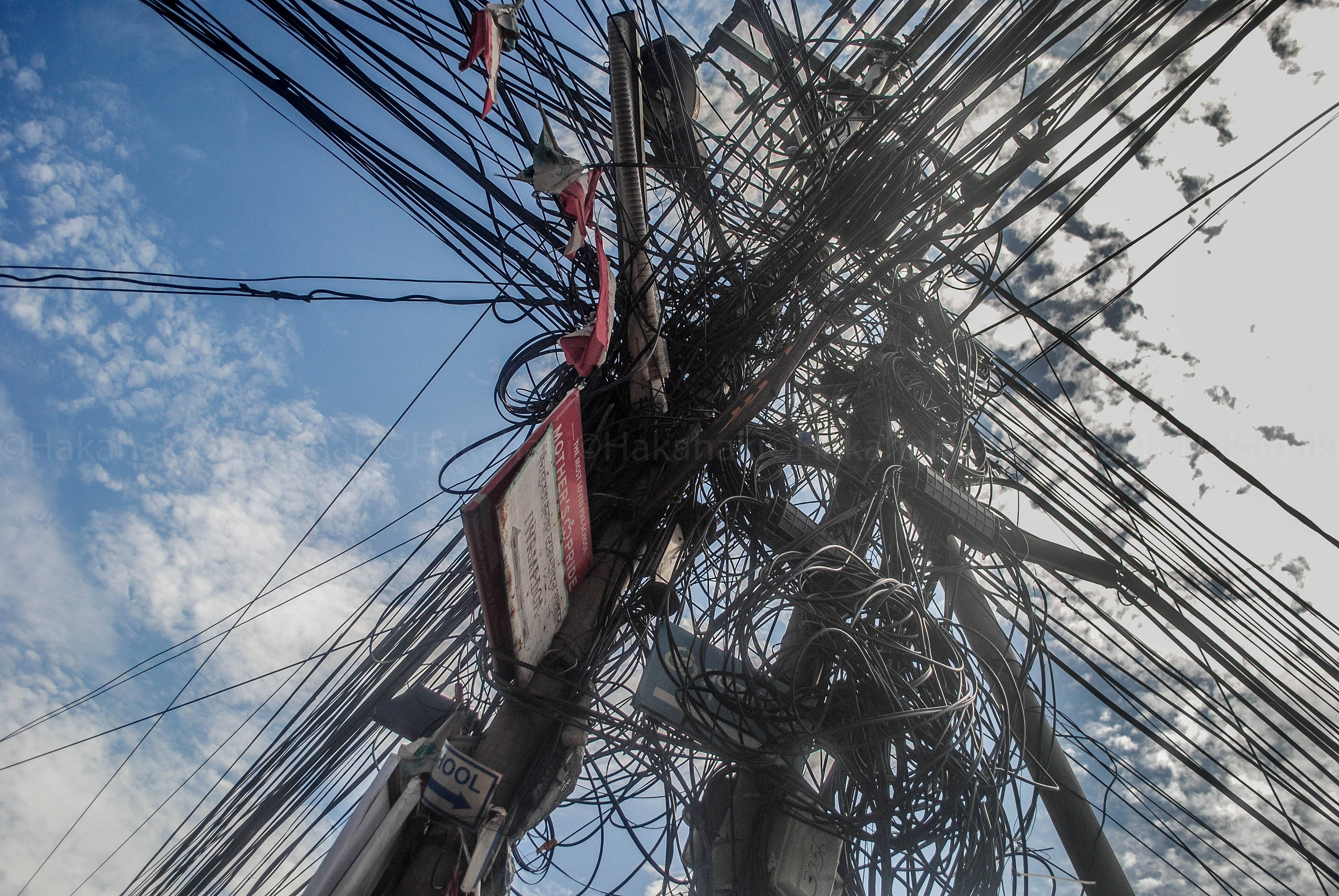 इन्टरनेट तथा केबुलका अव्यस्थित तार हटाउन निर्देशन