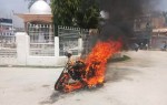 रामेछापमा मोटरसाइकल जलाउने दुई पक्राउ