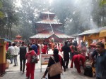शक्तिपीठमा बिहानैदेखि भक्तजनको चहलपहल