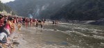 कालीगण्डकीमा स्नान गर्ने भक्तजनको घुइँचो