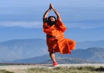 चन्द्रागिरिमा योगगुरु रामदेवको योग ध्यान तथा प्रशिक्षण