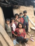 काम्दै र भोकभोकै विद्यालय जान्छन् चेपाङ बालबालिका