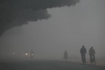 सीमभञ्ज्याङमा बाक्लो शीतलहरका कारण यातायात अवरुद्ध