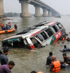 बङ्गलादेशको पद्मा नदीमा बस खस्दा २३ जनाको मृत्यु