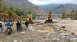 बाढीले डाइभर्सन बगाउँदा विपी राजमार्ग अवरुद्ध