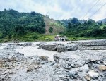 बाढीले अस्थायी पुल र सडकमा क्षति