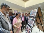 पूर्वराष्ट्रपति भण्डारीबाट राससको तस्बिर प्रदर्शनी अवलोकन