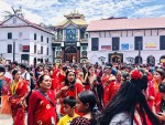 पशुपतिनाथ मन्दिरमा दर्शनार्थीको घुइँचो: तस्विरहरु सहित