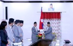 आयोगले राष्ट्रपतिलाई बुझायो उपनिर्वाचनको परिणामसहितकाे प्रतिवेदन