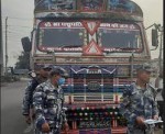 सशस्त्र प्रहरीद्वारा शंकास्पद विलविजक भएको लत्ताकपडा र ट्रक नियन्त्रणमा