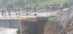भटौली खोलामा बाढीः पक्की पुलमा क्षति, सवारी आवगमन बन्द
