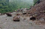 पहिरोले कर्णाली राजमार्ग पुनःअवरुद्ध, यात्रु अलपत्र 