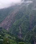 दोलखामा पहिरोमा बालकको मृत्यु, तीन बेपत्ता
