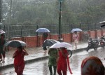 निरन्तरको वर्षाले नवदुर्गाको प्रसाद र आशीर्वाद थाप्न जानेलाई समस्या