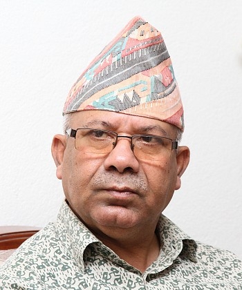 पार्टीमा एकताको सम्भावना क्षीण हुँदै: वरिष्ठ नेता माधवकुमार नेपाल