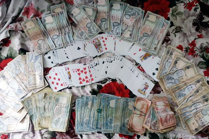 एक लाख पाँच हजार नगदसहित पाँच जुवाडे पक्राउ