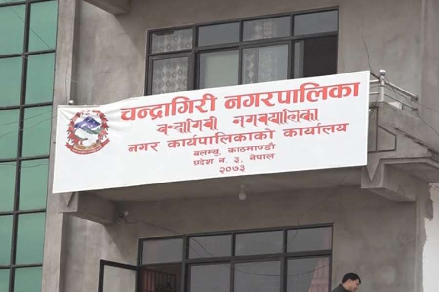 चन्द्रागिरि नपालाई १० थान अक्सिजन सिलिण्डर सहयोग
