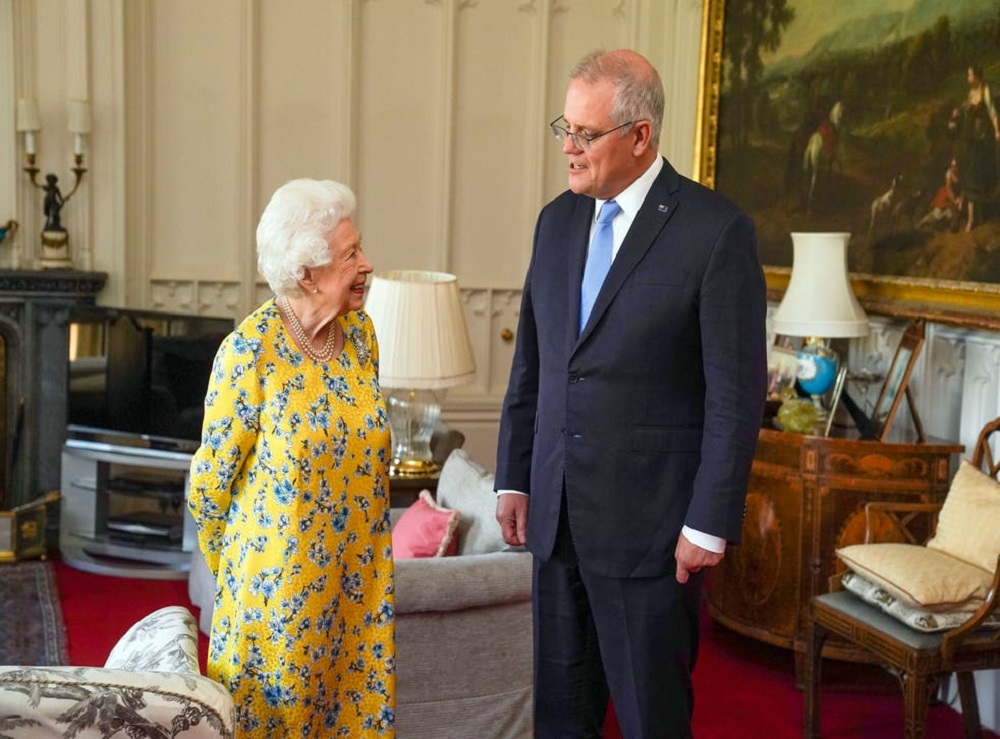 बेलायतकी महारानी एलिजाबेथसँग अस्ट्रेलियाली प्रधानमन्त्रीको भेट
