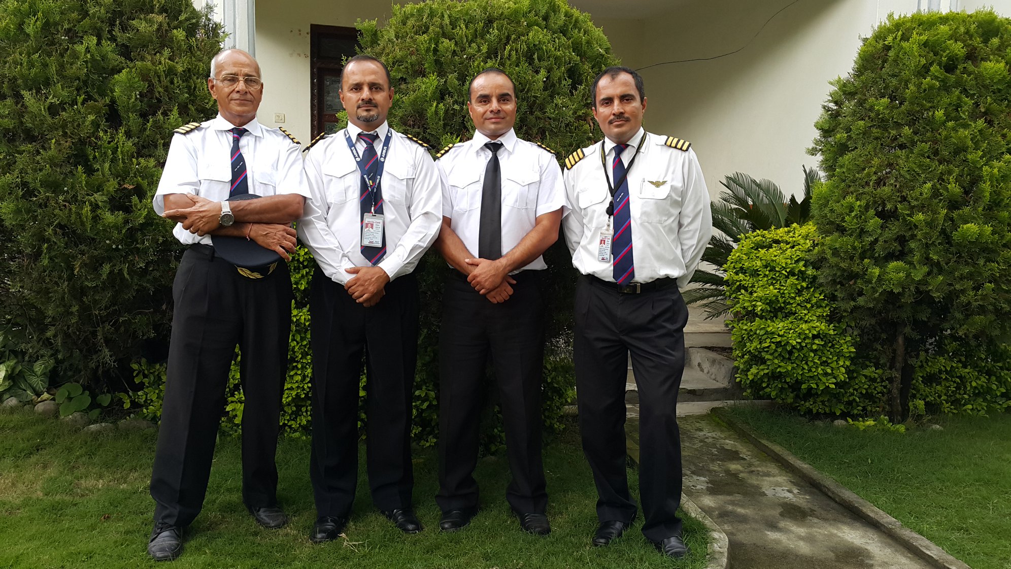 एक बुबा र तीनै छोरा पाइलट, एकै ककपिटमा !