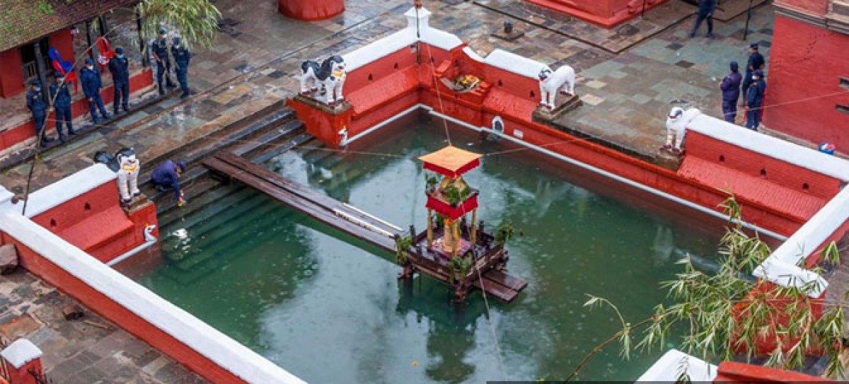 सर्वेश्वर महादेवलाई आज रातभर पोखरीमा राखिने