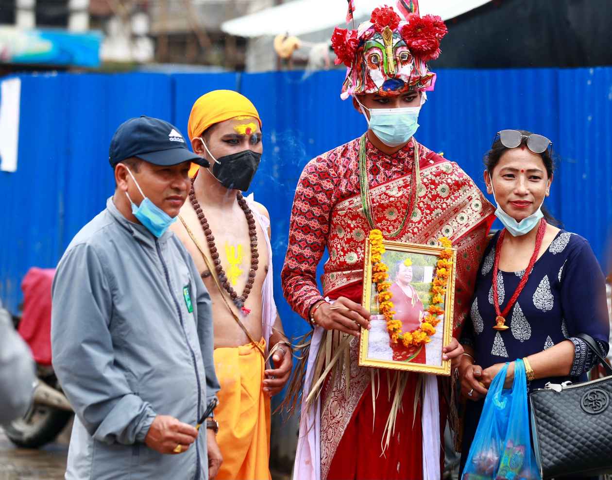 गाईजात्रा : काठमाडौँमा मास्क लगाएरै