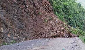 पर्वतका बिभिन्न स्थानमा पहिरो जाँदा पाँच जनाको मृत्यु, तीन जना बेपत्ता