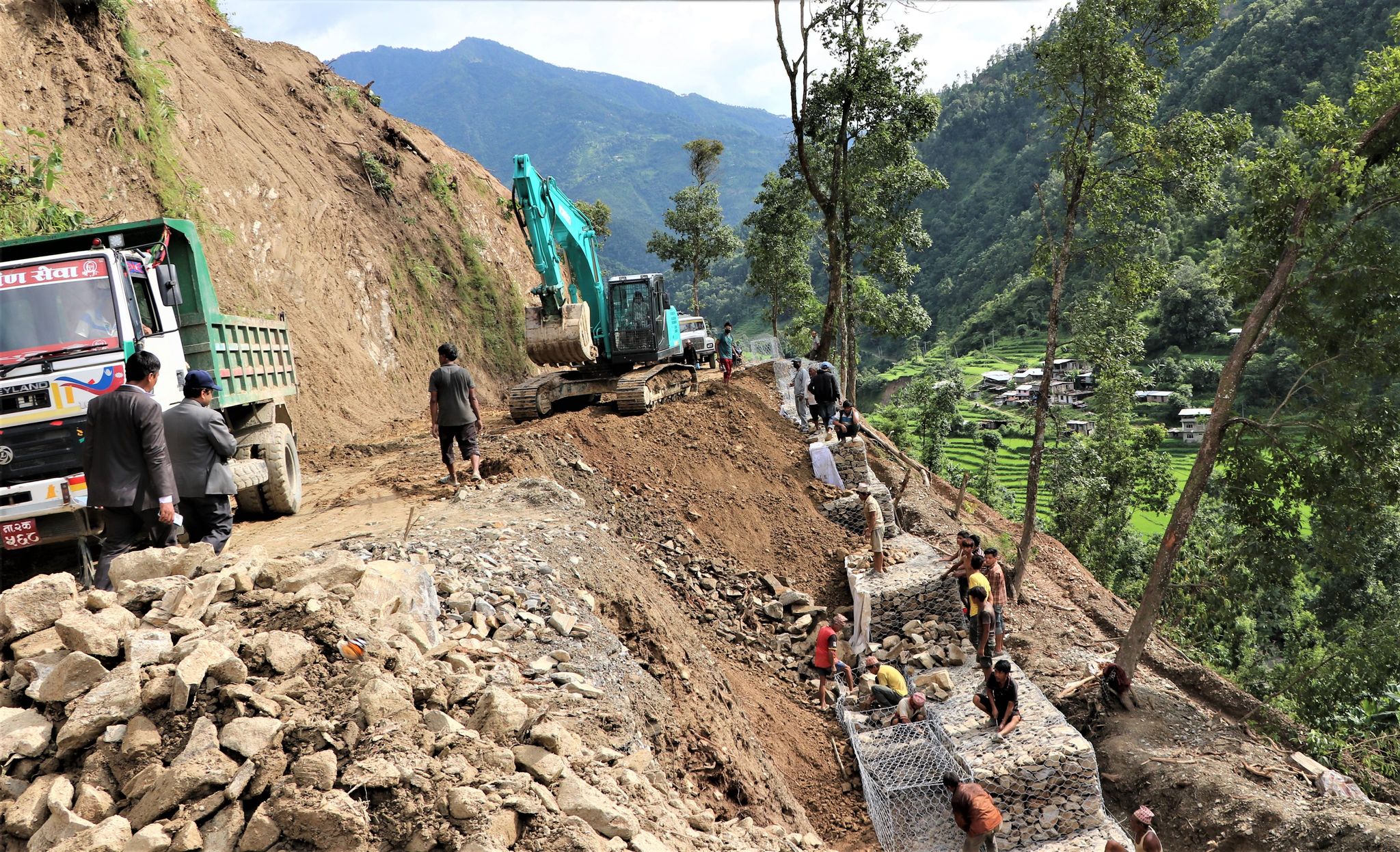 ‘पूर्वाधार निर्माणमा सरकारको प्राथमिकता’