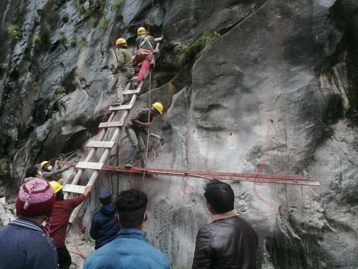 बिस्तारै उठ्दै छ बाढीले बगाएको मनाङ