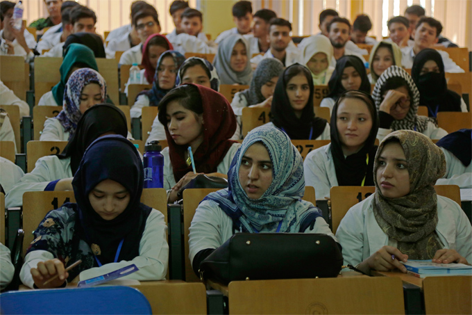 किशोरीहरू आफ्ना लागि विद्यालय खुला गर्न सङ्घर्ष गर्नुपर्छ अफगान अधिकारकर्मी
