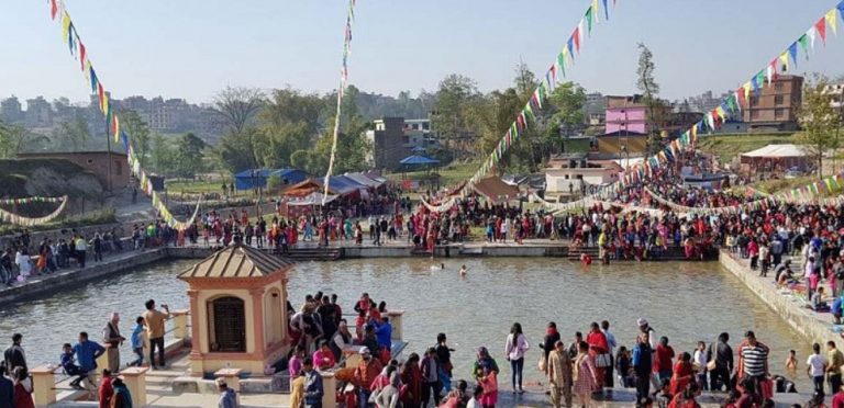 इन्द्रदहमा बिहानैदेखि भक्तजनको भीड