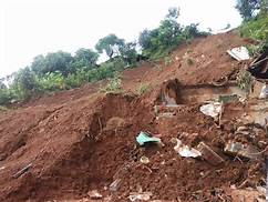 पहिराले घर पुरिँदा तीनको मृत्यु