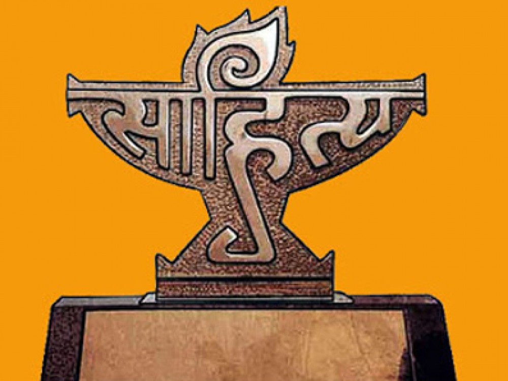 कोभिडले रोकिएन साहित्य