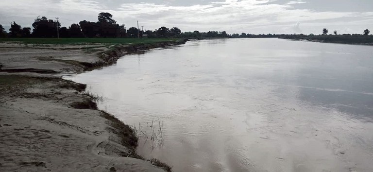 नदी कटानले विद्यालय र उपल्लो तातोपानी बजार उच्च जोखिममा