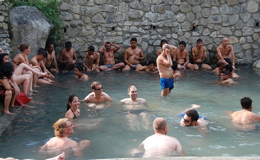 तातोपानी कुण्डमा भीड