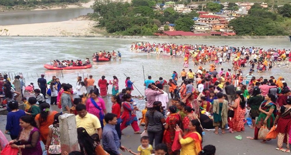 कात्तिक स्नानका लागि कालीगण्डकीमा दैनिक भीड