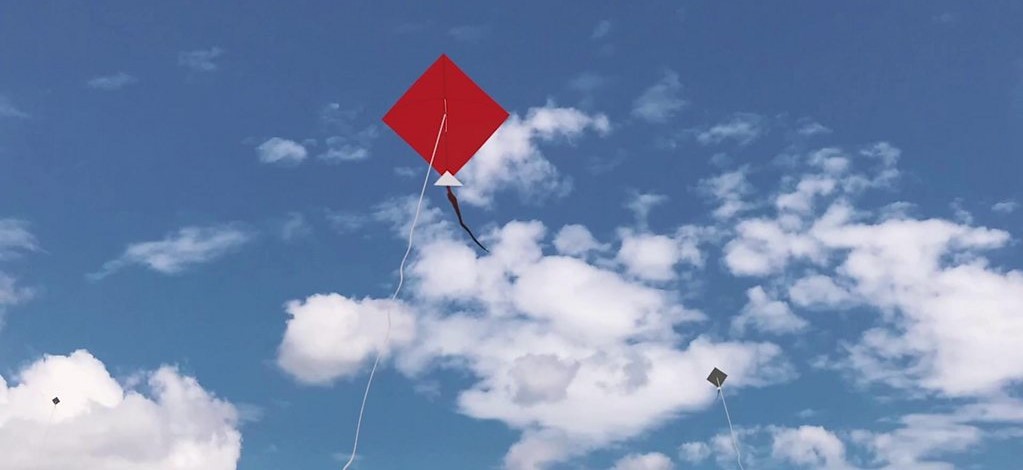 दीपावलीमा चङ्गा उडाउने सपना साँच्दै डोम बालबालिका