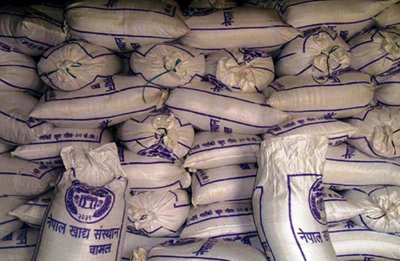 बाढीपीडितलाई ८० बोरा चामल प्रदान