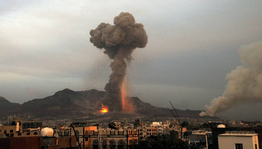 साउदी अरेरिबायाको सैन्य विमानद्धारा यमनमा लगातार बमबारी