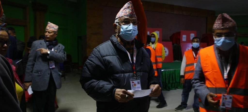 एमाले अध्यक्षमा ओली विजयी