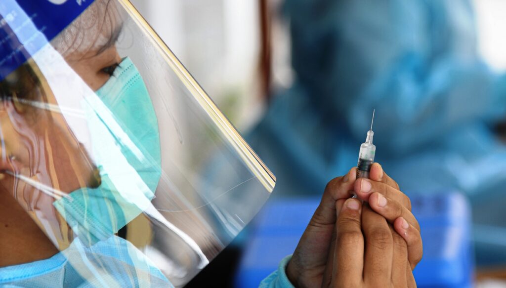 अब दैनिक दुई लाखलाई कोरोना विरुद्ध खोप लगाइने