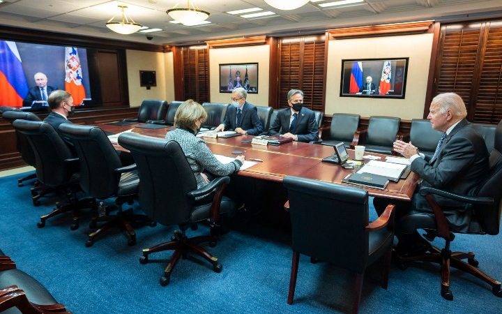 अमेरिकी र रुसी राष्ट्रपतिबीच भिडियोमार्फत् वार्ता युक्रेनमा रुसले आक्रमण