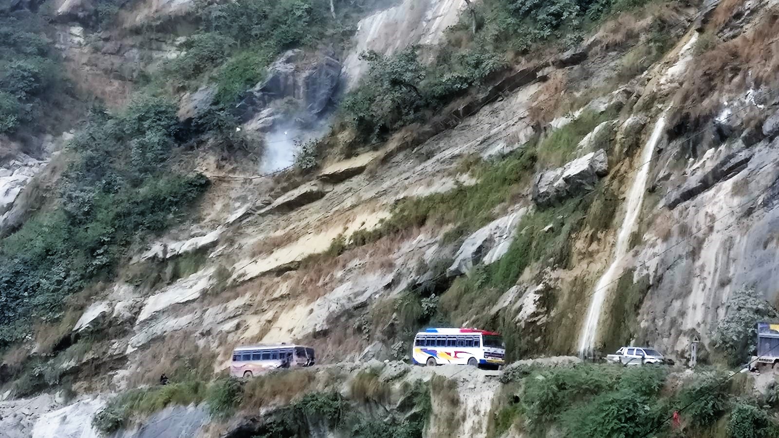 १५ दिन रातिमा सिद्धार्थ राजमार्ग बन्द