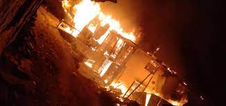 अज्ञात समूहद्वारा पाँच पसलमा आगजनी गरी लाखौँको क्षति