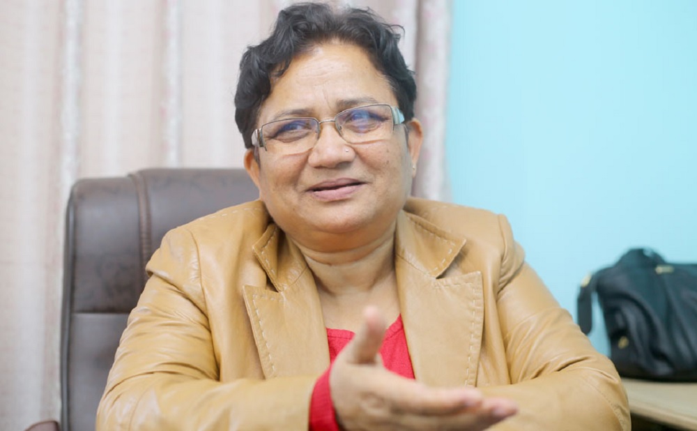 ऊर्जामन्त्री समक्ष हाइड्रोजन ऊर्जासम्बन्धी प्रतिवेदन पेश