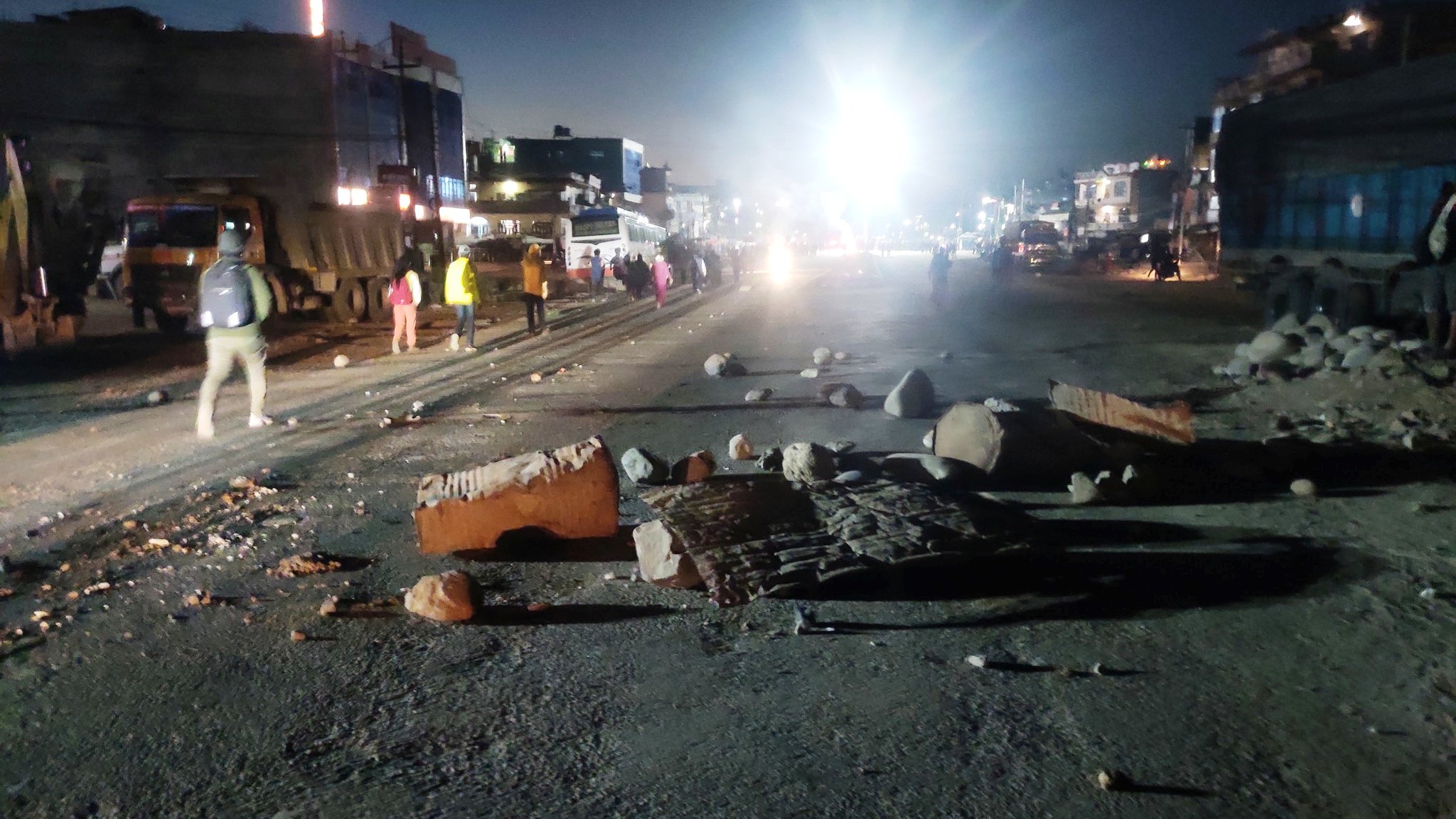 कसरी तनावग्रस्त बन्यो सुर्खेत ? कर्फ्यू कायमै