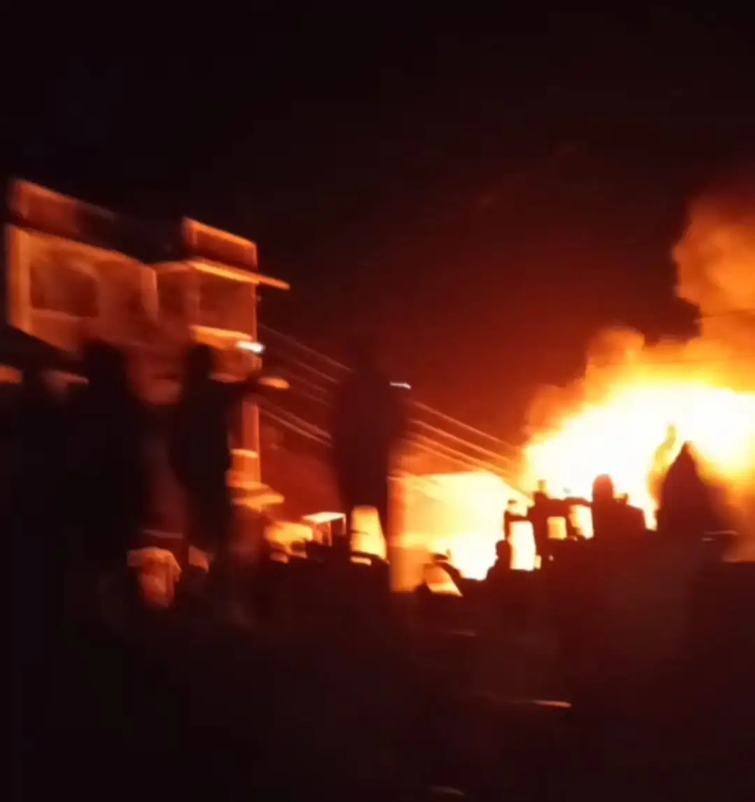 सप्तरीमा आगलागी हुँदा २५ घर जलेर नष्ट, लाखौंको क्षति