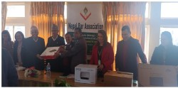 नेपाल वार एशोसिएसनलाई कृषि विकास बैंकको कम्प्युटर सामाग्री हस्तान्तरण